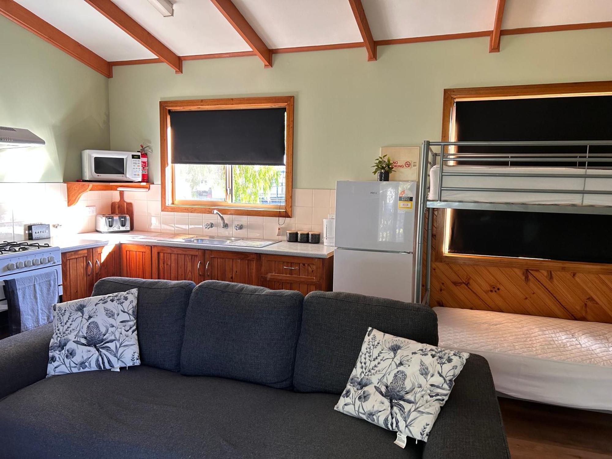 Millicent Lakeside Caravan Park Hotell Eksteriør bilde